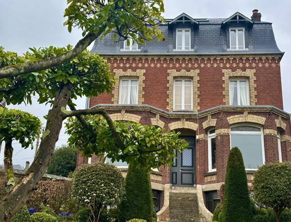 Maison 8 pièces - 210 m²