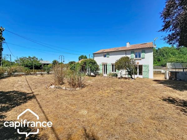 Maison familiale 131 m² – 4 chambres + bureau – vie de plain-pied – jardin 620 m² – La Chapelle-Gaudin (Argentonnay 79150)