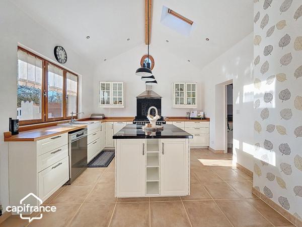 Maison familiale 131 m² – 4 chambres + bureau – vie de plain-pied – jardin 620 m² – La Chapelle-Gaudin (Argentonnay 79150)