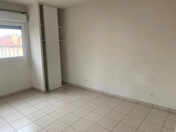 Location                                                      Appartement
                        
                     2 pièces                      40 m2                     à Perpignan