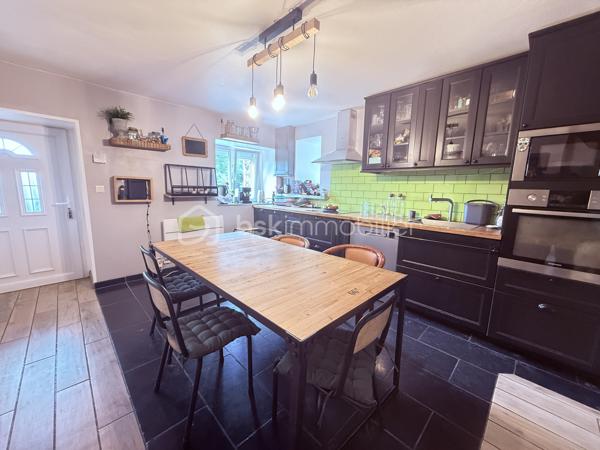 Située à Esson, à 3 min de la dynamique ville de Thury-Harcourt, en plein coeur de la Suisse Normande, cette maison ancienne séduira les amoureux de la pierre et de l'authenticité. Développant 108m2 habitables et environ 130m2 au sol, elle est idéale pour une vie de famille. 

En rez-de-chaussée, vous trouverez une grande cuisine dinatoire de 21m2 environ et une pièce à vivre avec cheminée de plus de 30m2. Les ouvertures côté Sud confèrent à ces deux pièces une belle luminosité. 
Au niveau 1, en rez-de-jardin, un couloir parqueté dessert une grande chambre très lumineuse équipée de placards intégrés, rénovée avec goût et pleine de cachet, une salle de bain avec baignoire et buanderie, des WC indépendants. A ce niveau, une porte vous permet d'accéder au jardin situé derrière la maison et à une terrasse couverte. 
Par un demi-palier, vous accéderez à une deuxième grande chambre de plus de 14m2 habitables . 
Au dernier niveau, sous combles, une très jolie chambre pleine de charme, offrant une magnifique vue sur la campagne et bientôt dotée de sa propre salle d'eau avec WC !! 
Vous l'aurez compris, cette maison allie à merveille le charme de l'ancien et les équipements modernes ; les panneaux photovoltaïques et le chauffe-eau thermodynamique garantissent une économie d'énergie significative. Les menuiseries en PVC double vitrage à isolation renforcée ainsi que les volets roulants offrent, quant à eux, un confort moderne à cette maison. 

A l'extérieur, plusieurs parcelles permettent de laisser libre court à vos futurs projets. En effet, derrière la maison, sans aucun vis à vis, vous jouirez d'un jardin d'environ 400m2 avec grand abris de jardin sur dalle  béton . En face de la maison, plusieurs parcelles pour une contenance totale de 541m2. 

Les atouts de ce bien : 
- Cachet et charme de l'ancien 
- Equipements ( chauffe-eau thermodynamique, panneaux solaires, menuiseries PVC, volets roulants)
- A quelques minutes des commerces et écoles , 25 min de Caen 
- Suite parentale au niveau 2 
- Au calme, en impasse 

Quelques travaux de finitions et d'embellissement de la façade sont à prévoir pour redonner tout son cachet à cette jolie maison du XIXème, nous vous proposons quelques suggestions afin de mieux vous projeter.