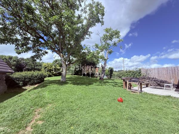 Située à Esson, à 3 min de la dynamique ville de Thury-Harcourt, en plein coeur de la Suisse Normande, cette maison ancienne séduira les amoureux de la pierre et de l'authenticité. Développant 108m2 habitables et environ 130m2 au sol, elle est idéale pour une vie de famille. 

En rez-de-chaussée, vous trouverez une grande cuisine dinatoire de 21m2 environ et une pièce à vivre avec cheminée de plus de 30m2. Les ouvertures côté Sud confèrent à ces deux pièces une belle luminosité. 
Au niveau 1, en rez-de-jardin, un couloir parqueté dessert une grande chambre très lumineuse équipée de placards intégrés, rénovée avec goût et pleine de cachet, une salle de bain avec baignoire et buanderie, des WC indépendants. A ce niveau, une porte vous permet d'accéder au jardin situé derrière la maison et à une terrasse couverte. 
Par un demi-palier, vous accéderez à une deuxième grande chambre de plus de 14m2 habitables . 
Au dernier niveau, sous combles, une très jolie chambre pleine de charme, offrant une magnifique vue sur la campagne et bientôt dotée de sa propre salle d'eau avec WC !! 
Vous l'aurez compris, cette maison allie à merveille le charme de l'ancien et les équipements modernes ; les panneaux photovoltaïques et le chauffe-eau thermodynamique garantissent une économie d'énergie significative. Les menuiseries en PVC double vitrage à isolation renforcée ainsi que les volets roulants offrent, quant à eux, un confort moderne à cette maison. 

A l'extérieur, plusieurs parcelles permettent de laisser libre court à vos futurs projets. En effet, derrière la maison, sans aucun vis à vis, vous jouirez d'un jardin d'environ 400m2 avec grand abris de jardin sur dalle  béton . En face de la maison, plusieurs parcelles pour une contenance totale de 541m2. 

Les atouts de ce bien : 
- Cachet et charme de l'ancien 
- Equipements ( chauffe-eau thermodynamique, panneaux solaires, menuiseries PVC, volets roulants)
- A quelques minutes des commerces et écoles , 25 min de Caen 
- Suite parentale au niveau 2 
- Au calme, en impasse 

Quelques travaux de finitions et d'embellissement de la façade sont à prévoir pour redonner tout son cachet à cette jolie maison du XIXème, nous vous proposons quelques suggestions afin de mieux vous projeter.