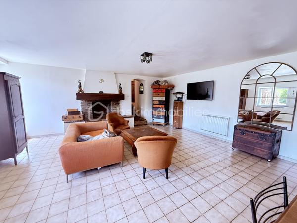 Située à Esson, à 3 min de la dynamique ville de Thury-Harcourt, en plein coeur de la Suisse Normande, cette maison ancienne séduira les amoureux de la pierre et de l'authenticité. Développant 108m2 habitables et environ 130m2 au sol, elle est idéale pour une vie de famille. 

En rez-de-chaussée, vous trouverez une grande cuisine dinatoire de 21m2 environ et une pièce à vivre avec cheminée de plus de 30m2. Les ouvertures côté Sud confèrent à ces deux pièces une belle luminosité. 
Au niveau 1, en rez-de-jardin, un couloir parqueté dessert une grande chambre très lumineuse équipée de placards intégrés, rénovée avec goût et pleine de cachet, une salle de bain avec baignoire et buanderie, des WC indépendants. A ce niveau, une porte vous permet d'accéder au jardin situé derrière la maison et à une terrasse couverte. 
Par un demi-palier, vous accéderez à une deuxième grande chambre de plus de 14m2 habitables . 
Au dernier niveau, sous combles, une très jolie chambre pleine de charme, offrant une magnifique vue sur la campagne et bientôt dotée de sa propre salle d'eau avec WC !! 
Vous l'aurez compris, cette maison allie à merveille le charme de l'ancien et les équipements modernes ; les panneaux photovoltaïques et le chauffe-eau thermodynamique garantissent une économie d'énergie significative. Les menuiseries en PVC double vitrage à isolation renforcée ainsi que les volets roulants offrent, quant à eux, un confort moderne à cette maison. 

A l'extérieur, plusieurs parcelles permettent de laisser libre court à vos futurs projets. En effet, derrière la maison, sans aucun vis à vis, vous jouirez d'un jardin d'environ 400m2 avec grand abris de jardin sur dalle  béton . En face de la maison, plusieurs parcelles pour une contenance totale de 541m2. 

Les atouts de ce bien : 
- Cachet et charme de l'ancien 
- Equipements ( chauffe-eau thermodynamique, panneaux solaires, menuiseries PVC, volets roulants)
- A quelques minutes des commerces et écoles , 25 min de Caen 
- Suite parentale au niveau 2 
- Au calme, en impasse 

Quelques travaux de finitions et d'embellissement de la façade sont à prévoir pour redonner tout son cachet à cette jolie maison du XIXème, nous vous proposons quelques suggestions afin de mieux vous projeter.
