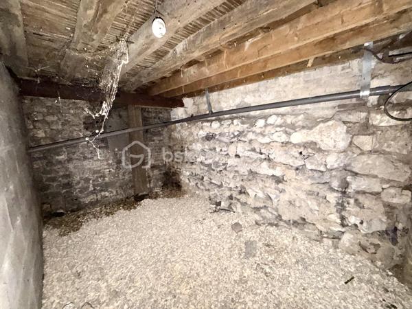 Visite vidéo disponible sur
- ma chaîne YT : Grégory Talbot IMMOBILIER (playlist : Visites filmées)
- FB : Grégory Talbot Immobilier (album : Visites vidéo)
- et sur mon IG : L'immobilier en Normandie (onglet : Réels)

Elbeuf 76500, 
À deux pas de l'IUT d'Elbeuf, de la Fabrique des Savoirs, des commerces, transports...

Investissez dans cet immeuble de rapport sans travaux à prévoir ! 

- au rez-de-chaussée : un appartement loué 370€ + 30€ de charges pour l'eau, DPE : E, chauffage et production d'eau chaude électrique. 
C'est un T2 de 30,45m2 : une chambre, une pièce de vie sur cuisine, une salle de douche avec wc. 
Location nue, bail du 1er avril 2024. 

- au premier étage : un appartement loué 390€ + 30€ de charges pour l'eau, DPE : D, chauffage et production d'eau chaude gaz de ville. 
C'est un T2 de 34,60m2 : une chambre, une pièce de vie sur cuisine, une salle de douche avec wc.
Location nue, bail du 1er novembre 2024. 

- au second étage : un appartement loué 400€ + 30€ de charges pour l'eau, DPE : E, chauffage et production d'eau chaude électrique. 
C'est un T3 de 35,77m2 : deux chambres, une pièce de vie sur cuisine, une salle de douche avec wc. 
Location nue, bail du 28 août 2025. 

- Au troisième étage : les combles (3 pièces) à transformer en appartement pour booster la rentabilité !

Le bâtiment est édifié sur cave intégrale divisée en trois volumes pour attribuer aux logements au besoin. 
Complète le bien une arrière cour pour les poubelles, garer les deux roues... 

Pas de copropriété. 
Taxe foncière : 1249€. 
La couverture de l'immeuble est en ardoises naturelles. 
Extracteurs d'air dans les pièces d'eau. 
Double vitrage et volets roulants. 
Murs isolés. 
Un compteur EDF par logement. 
Un compteur d'eau pour l'ensemble. 

Un produit clé en main ! 

Ne tardez pas !