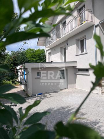 Spacieux T3 rénové de 71 m² situé à École Valentin