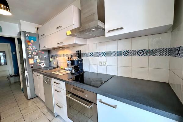 PERPIGNAN SUD À VENDRE APPARTEMENT T3 AVEC GRANDE TERRASSE ET 2 PLACES DE PARKING EN S/SOL
