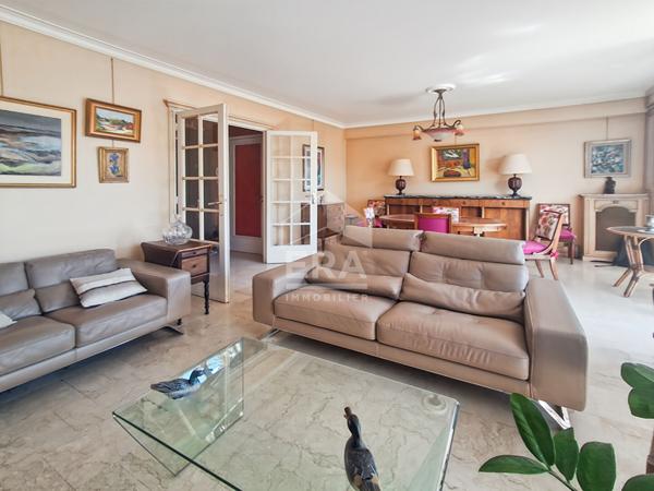 À vendre  T4 de 93,7m² avec balcon filant.
