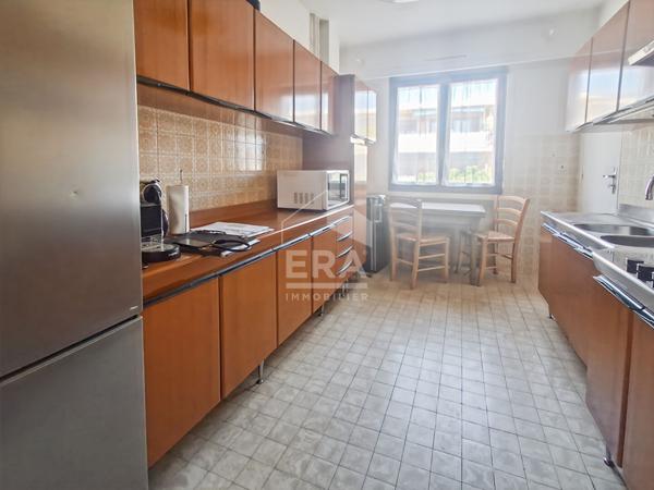 À vendre  T4 de 93,7m² avec balcon filant.