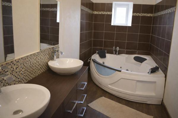 Ensemble immobilier évolutif au centre du village