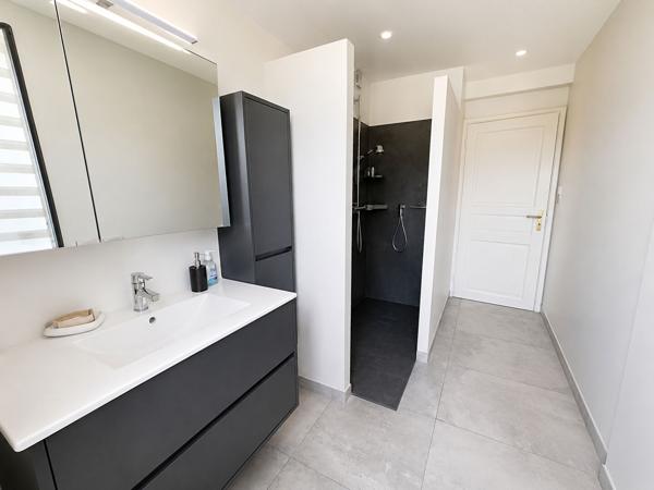 Spacieuse maison familiale 5 chambres et vie de plain pied - BAGNEUX