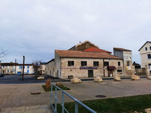 Location Local commercial326 m² - LUCON (85400)
