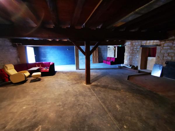 Location Local commercial326 m² - LUCON (85400)