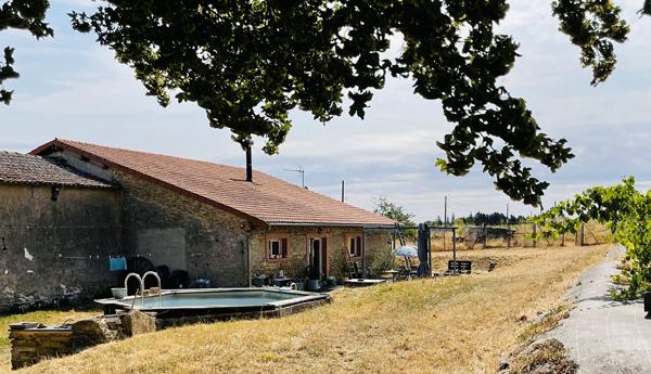 Belle longère à vendre à Bellevigne en Layon - 6 pièces, 194 m² - vie plain pied - 5 chambres.