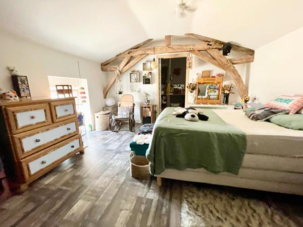 Belle longère à vendre à Bellevigne en Layon - 6 pièces, 194 m² - vie plain pied - 5 chambres.