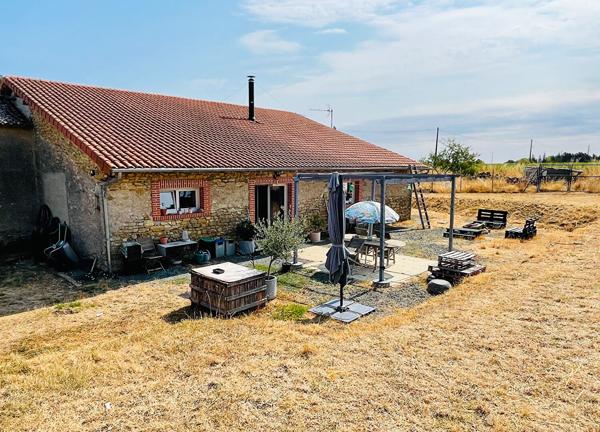 Belle longère à vendre à Bellevigne en Layon - 6 pièces, 194 m² - vie plain pied - 5 chambres.