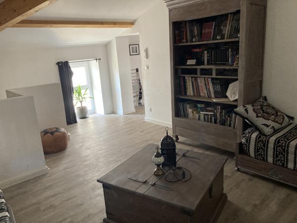 Ancien corps de ferme 425 m2 avec cour intérieure Roquemaure (30150)