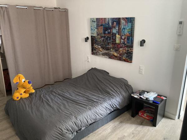 Ancien corps de ferme 425 m2 avec cour intérieure Roquemaure (30150)