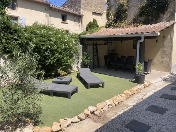 Ancien corps de ferme 425 m2 avec cour intérieure Roquemaure (30150)