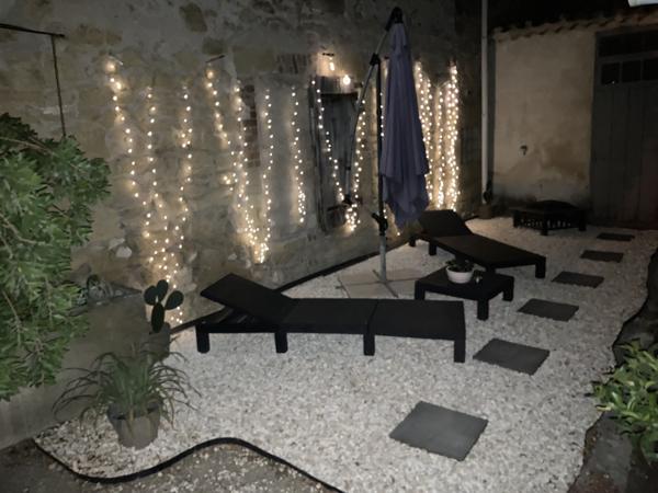 Ancien corps de ferme 425 m2 avec cour intérieure Roquemaure (30150)