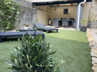 Ancien corps de ferme 425 m2 avec cour intérieure Roquemaure (30150)