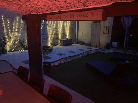 Ancien corps de ferme 425 m2 avec cour intérieure Roquemaure (30150)