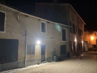 Ancien corps de ferme 425 m2 avec cour intérieure Roquemaure (30150)