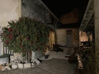 Ancien corps de ferme 425 m2 avec cour intérieure Roquemaure (30150)