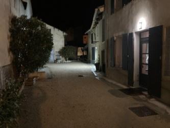 Ancien corps de ferme 425 m2 avec cour intérieure Roquemaure (30150)