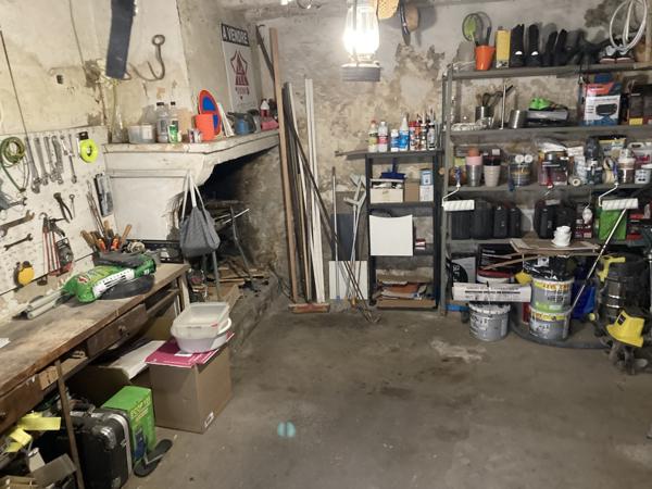 Ancien corps de ferme 425 m2 avec cour intérieure Roquemaure (30150)