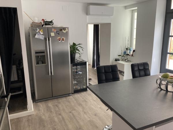 Ancien corps de ferme 425 m2 avec cour intérieure Roquemaure (30150)