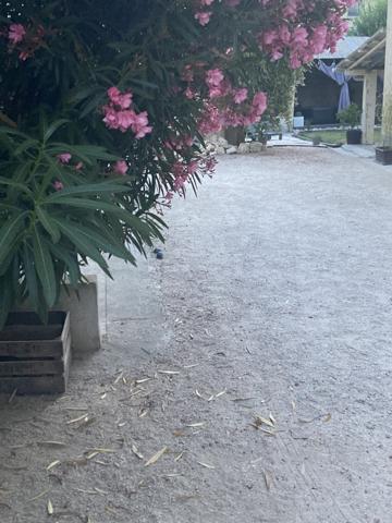 Ancien corps de ferme 425 m2 avec cour intérieure Roquemaure (30150)