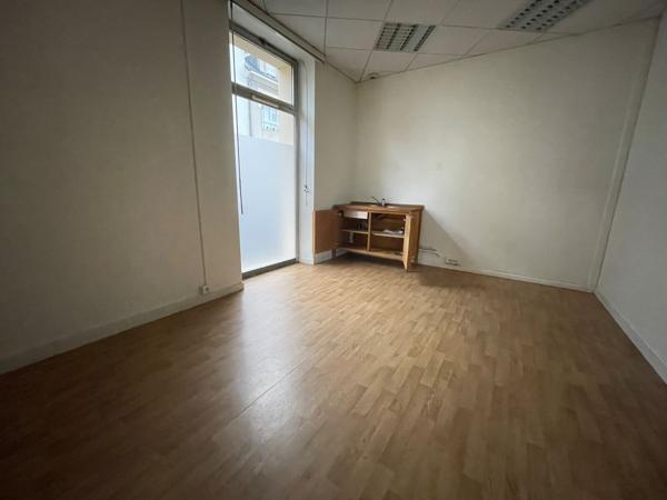 Bureaux à louer à Nantes avec vitrine sur axe passant
