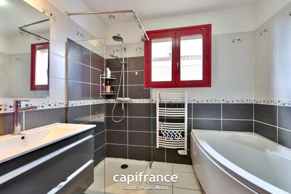 SOUCIEU EN JARREST - Maison de 98,50m² avec sous sol aménageable - Garage/atelier