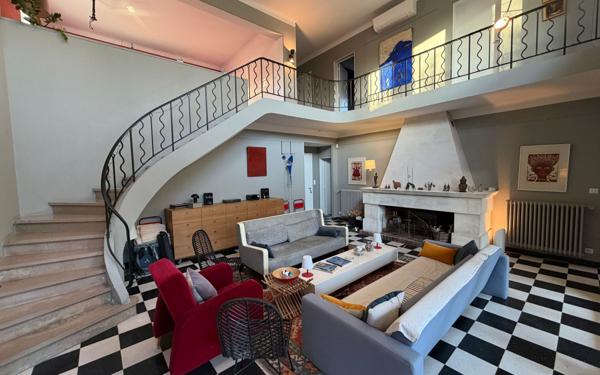 Maison à vendre    7 pièces • 196 m2 Avignon