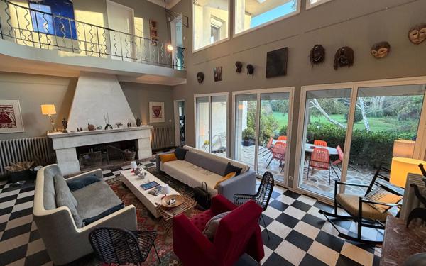 Maison à vendre    7 pièces • 196 m2 Avignon