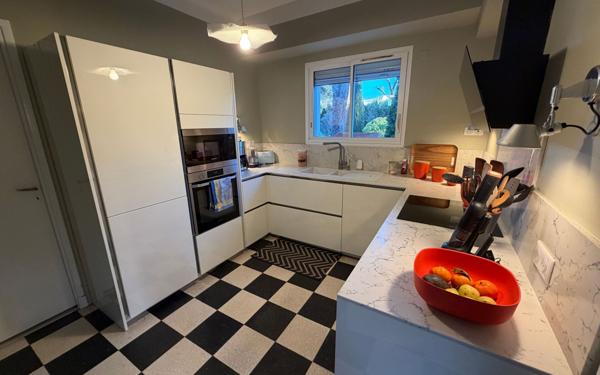 Maison à vendre    7 pièces • 196 m2 Avignon