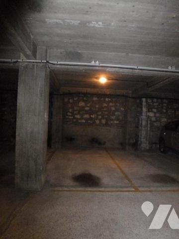 PARIS 14ème - Rue d'Alésia - En 2ème sous-sol - Parking couvert pour 1 voiture (env. 9m²).