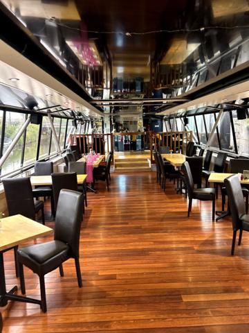 Bateau restaurant croisière sur le canal du midi