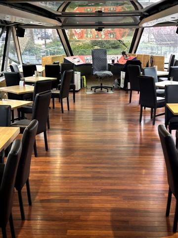 Bateau restaurant croisière sur le canal du midi