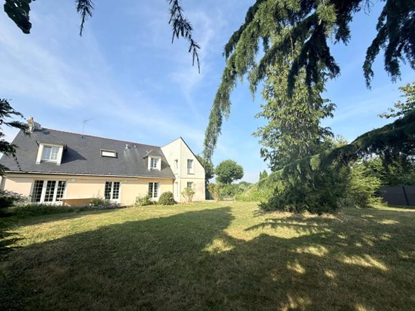 Superbe maison à la Meignanne, 8 pièces de 206 m2 - jardin