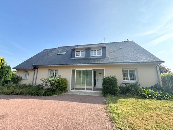 Superbe maison à la Meignanne, 8 pièces de 206 m2 - jardin