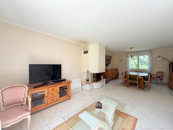 Superbe maison à la Meignanne, 8 pièces de 206 m2 - jardin