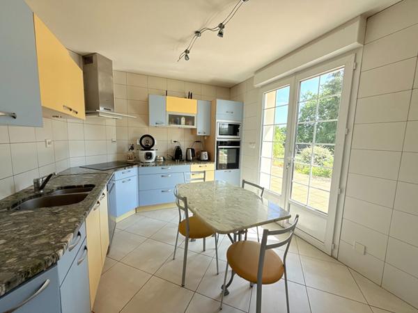 Superbe maison à la Meignanne, 8 pièces de 206 m2 - jardin