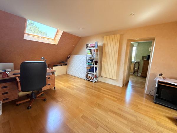 Superbe maison à la Meignanne, 8 pièces de 206 m2 - jardin