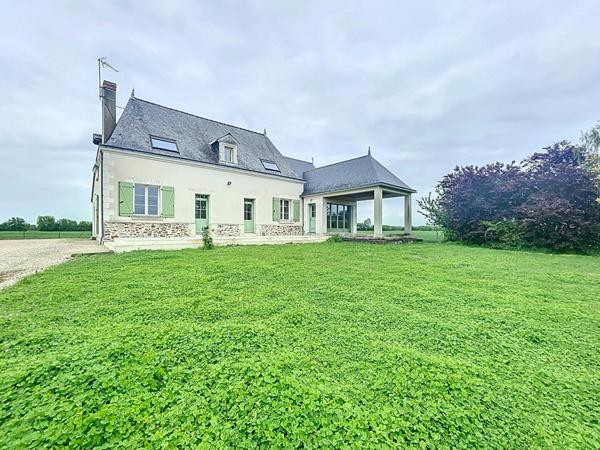 Charmante maison familiale à La Ménitré, 149 m² habitables, beaux volumes et dépendances