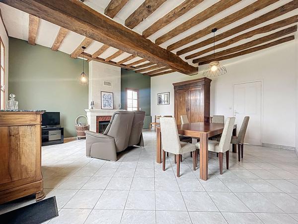 Charmante maison familiale à La Ménitré, 149 m² habitables, beaux volumes et dépendances