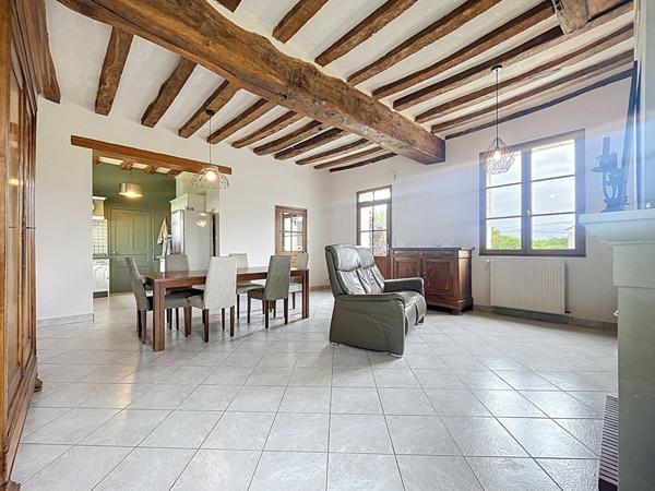 Charmante maison familiale à La Ménitré, 149 m² habitables, beaux volumes et dépendances