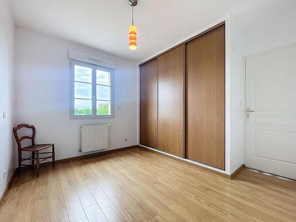 Charmante maison familiale à La Ménitré, 149 m² habitables, beaux volumes et dépendances