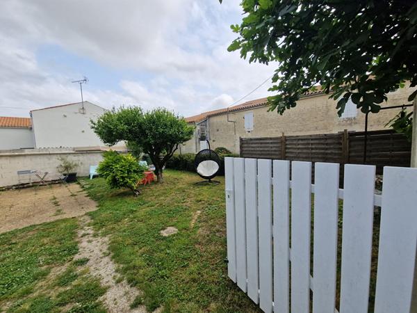 Immeuble Surgeres 10 pièce(s) 176.5 m2