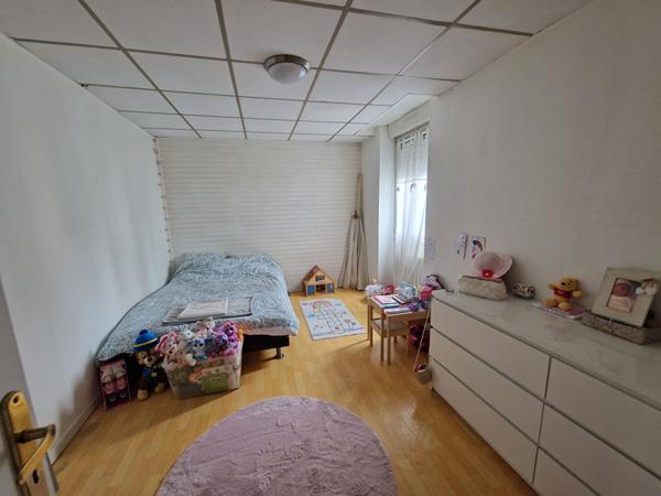 Immeuble Surgeres 10 pièce(s) 176.5 m2